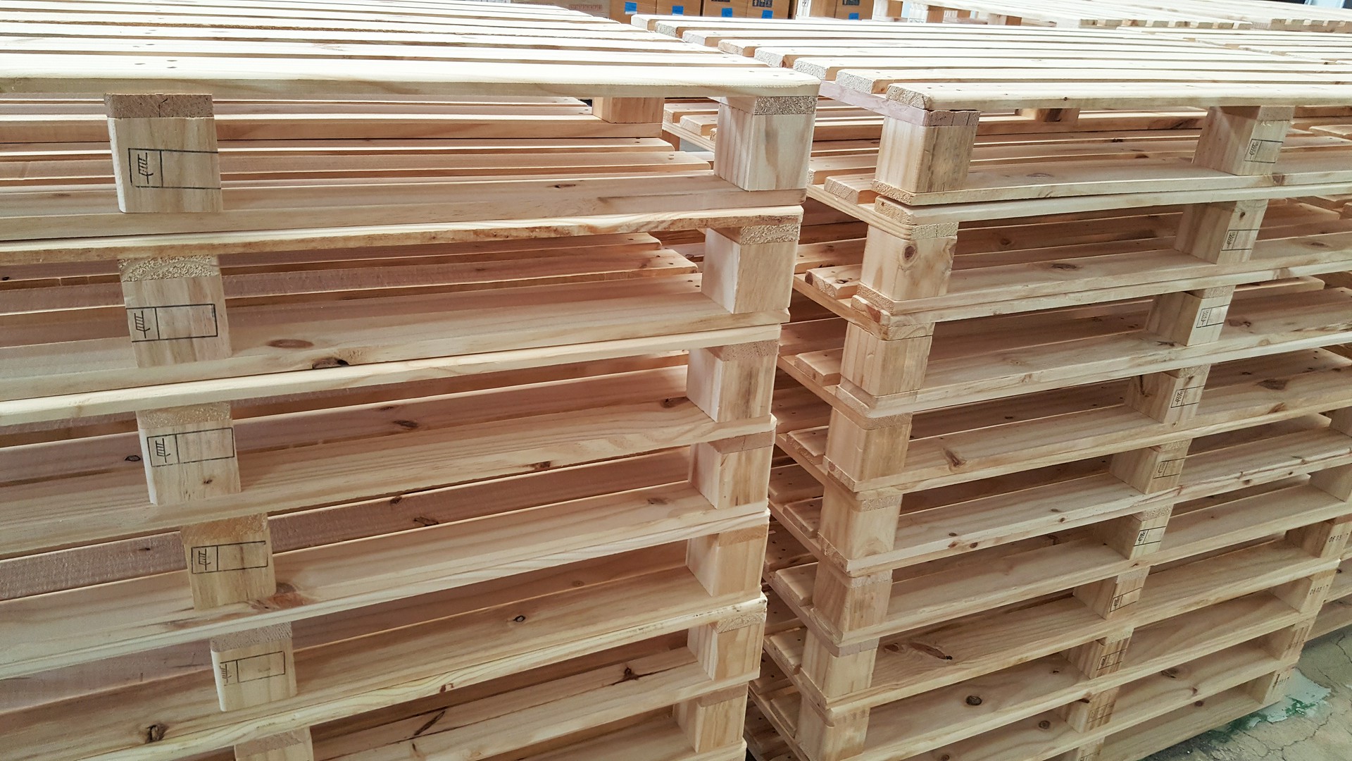 Cena palety: co wpływa na&nbsp;jej&nbsp;wartość?